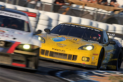 Jan Magnussen i kamp med BMW på Sebring